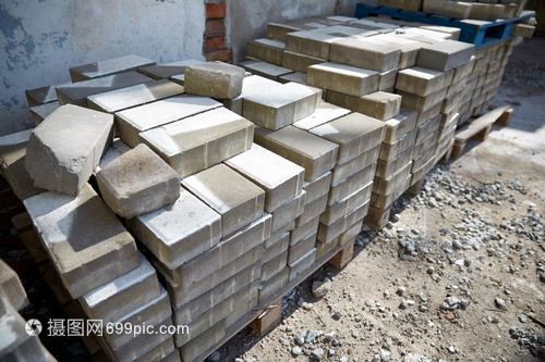 磚的智慧存儲(chǔ) 木制托盤在建筑建材管理中的應(yīng)用